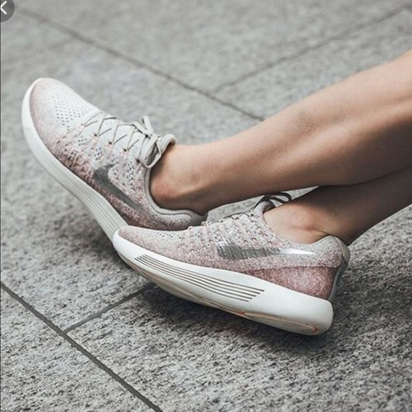 NWT Nike LunarEpic Low FL 2 Pale Sunset Glow WMNS - Picture 2 of 8